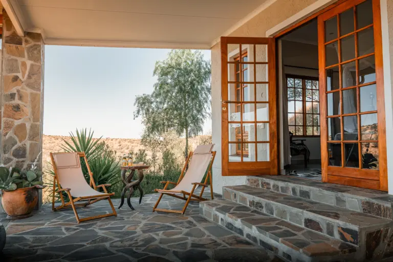 Entspannung pur – genießen Sie Ruhe, Natur und weite Blicke direkt vor Ihrem Zimmer.